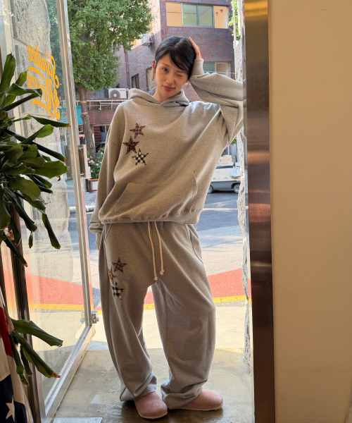 AMOU（アモウ）の「Mix Star Applique Hoodie GRAY（パーカー・レディース・その他・1/2）」の4枚目の写真