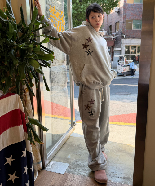 AMOU（アモウ）の「Mix Star Applique Hoodie GRAY（パーカー・レディース・その他・1/2）」の3枚目の写真