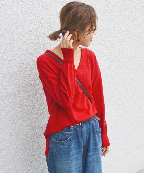 Khaju(カージュ)の「Khaju:Vネックビッグニット(ニット/セーター・レディース・レッド/オフホワイト/グレー・ONE SIZE)」の1枚目の写真