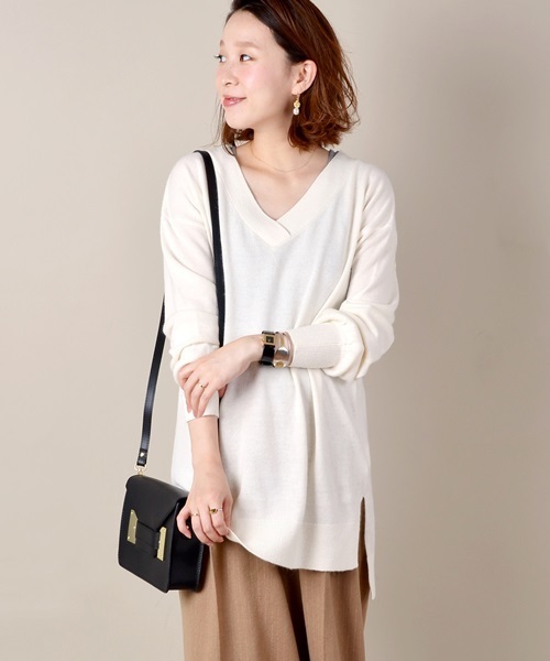 Khaju(カージュ)の「Khaju:Vネックビッグニット(ニット/セーター・レディース・レッド/オフホワイト/グレー・ONE SIZE)」の15枚目の写真