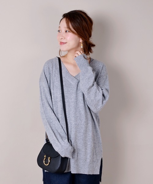 Khaju(カージュ)の「Khaju:Vネックビッグニット(ニット/セーター・レディース・レッド/オフホワイト/グレー・ONE SIZE)」の16枚目の写真