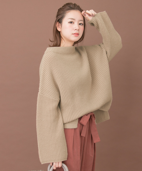 URBAN RESEARCH(アーバンリサーチ)の「UR ボトルネックニット(ニット/セーター・レディース・オフホワイト/カーキ/ベージュ・FREE)」の1枚目の写真