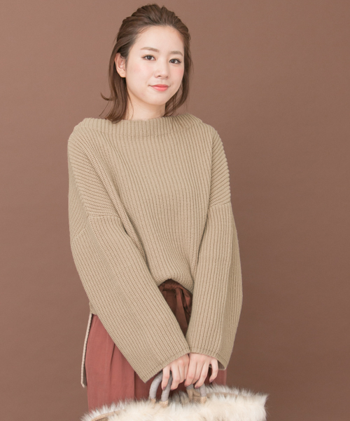 URBAN RESEARCH(アーバンリサーチ)の「UR ボトルネックニット(ニット/セーター・レディース・オフホワイト/カーキ/ベージュ・FREE)」の16枚目の写真