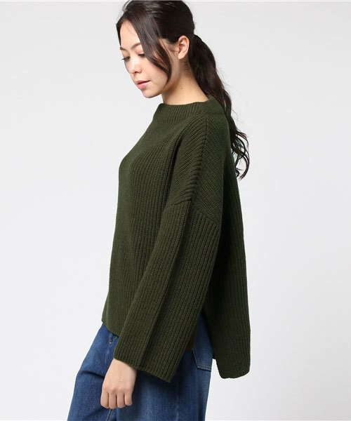 URBAN RESEARCH(アーバンリサーチ)の「UR ボトルネックニット(ニット/セーター・レディース・オフホワイト/カーキ/ベージュ・FREE)」の6枚目の写真