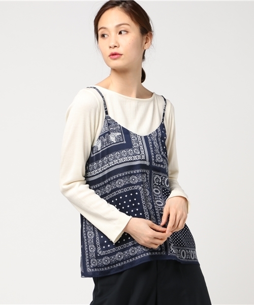 LBC（エルビーシー）の「サテンペイズリー柄キャミ（キャミソール・レディース・ネイビー/ホワイト・MEDIUM/LARGE）」の2枚目の写真