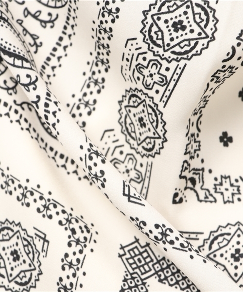 LBC（エルビーシー）の「サテンペイズリー柄キャミ（キャミソール・レディース・ネイビー/ホワイト・MEDIUM/LARGE）」の8枚目の写真