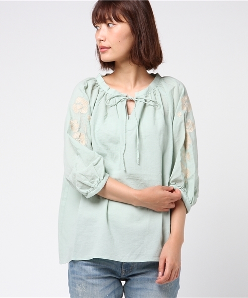 POU DOU DOU（プードゥドゥ）の「刺繍6分袖スモックブラウス（シャツ/ブラウス・レディース・キナリ/ミント/オフホワイト・3）」の4枚目の写真