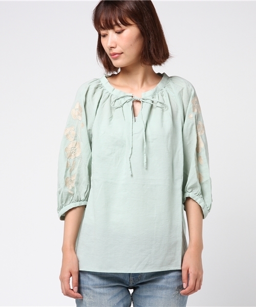 POU DOU DOU（プードゥドゥ）の「刺繍6分袖スモックブラウス（シャツ/ブラウス・レディース・キナリ/ミント/オフホワイト・3）」の5枚目の写真