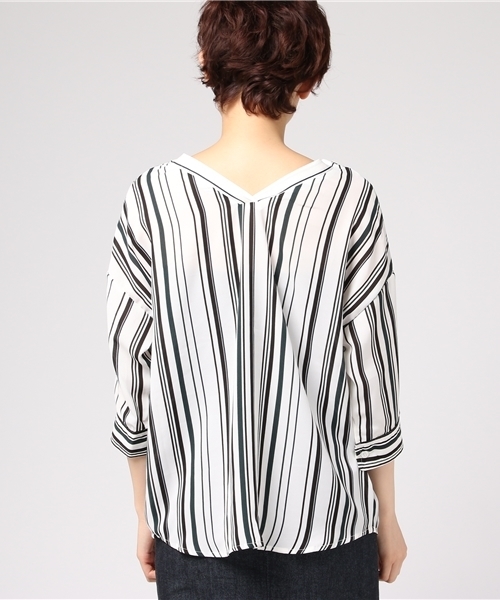 VENCEEXCHANGE（ヴァンスエクスチェンジ）の「マルチストライプ両Vブラウス           （シャツ/ブラウス・レディース・グリーン/ブラウン/スカイブルー・MEDIUM）」の6枚目の写真