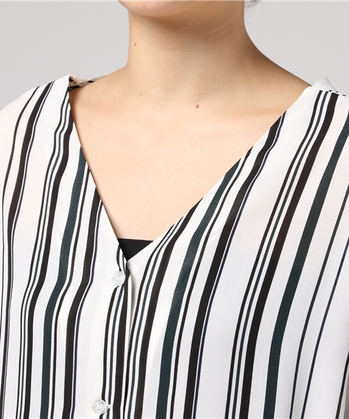 VENCEEXCHANGE（ヴァンスエクスチェンジ）の「マルチストライプ両Vブラウス           （シャツ/ブラウス・レディース・グリーン/ブラウン/スカイブルー・MEDIUM）」の7枚目の写真