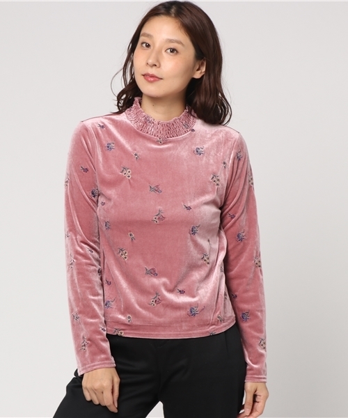 panasea(パナシア)の「刺繍シャーリングネックロンT(ニット/セーター・レディース・ブラック/ピンク/マスタード/グレイッシュベージュ・FREE)」の4枚目の写真