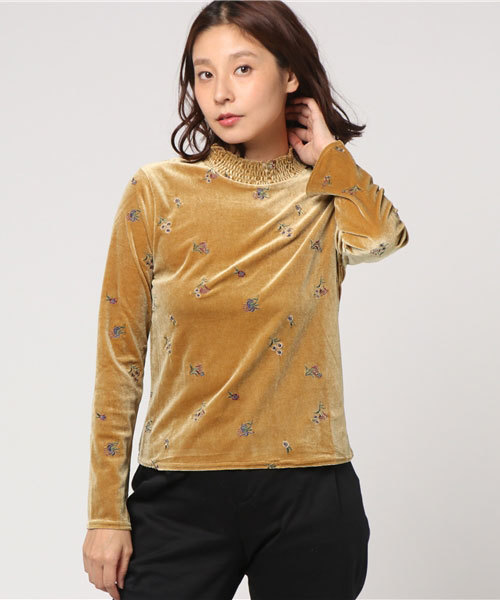 panasea(パナシア)の「刺繍シャーリングネックロンT(ニット/セーター・レディース・ブラック/ピンク/マスタード/グレイッシュベージュ・FREE)」の3枚目の写真