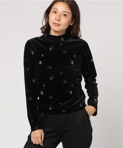 panasea(パナシア)の「刺繍シャーリングネックロンT(ニット/セーター・レディース・ブラック/ピンク/マスタード/グレイッシュベージュ・FREE)」の1枚目の写真