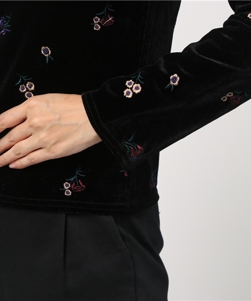 panasea(パナシア)の「刺繍シャーリングネックロンT(ニット/セーター・レディース・ブラック/ピンク/マスタード/グレイッシュベージュ・FREE)」の9枚目の写真