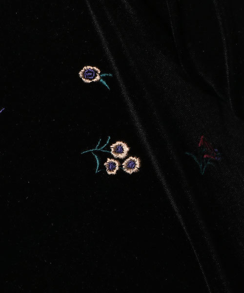 panasea(パナシア)の「刺繍シャーリングネックロンT(ニット/セーター・レディース・ブラック/ピンク/マスタード/グレイッシュベージュ・FREE)」の6枚目の写真