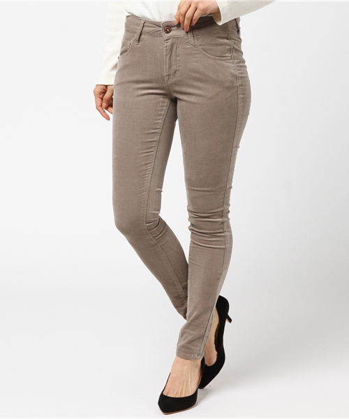 earth music&ecology（アースミュージックアンドエコロジー）の「コーデュロイスキスキスキニー（その他パンツ・レディース・チャコールグレー/ベージュ/ブラック/カーキ/ネイビー/キャメル・L/M/S/XXS/XS）」の15枚目の写真