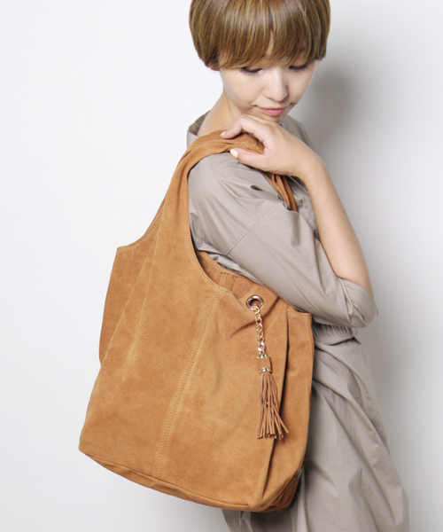 NANO universe(ナノユニバース)の「POPCORN/タッセルチェーン&ポーチ付 トートバッグ(トートバッグ・レディース・ブラック/ブルー/グリーン/ボルドー/キャメル/ブラウン/チャコールグレー/グレイッシュベージュ・FREE)」の7枚目の写真