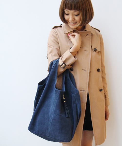 NANO universe(ナノユニバース)の「POPCORN/タッセルチェーン&ポーチ付 トートバッグ(トートバッグ・レディース・ブラック/ブルー/グリーン/ボルドー/キャメル/ブラウン/チャコールグレー/グレイッシュベージュ・FREE)」の6枚目の写真