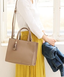 タッセル付きショルダーバッグ