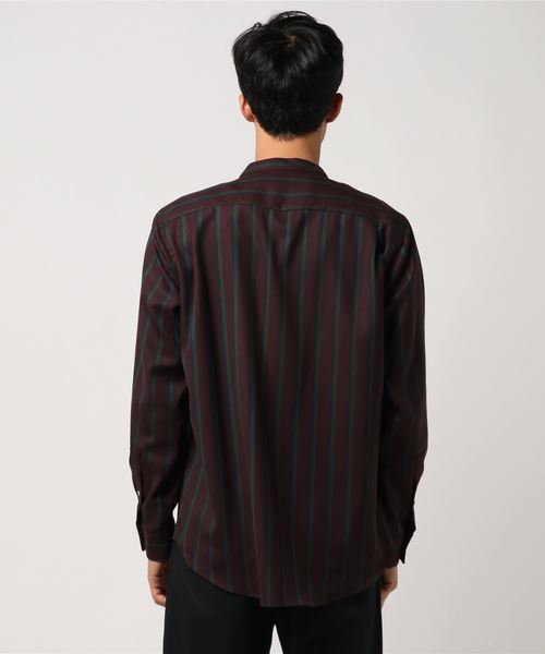 UNITED TOKYO(ユナイテッドトウキョウ)の「柄Vネックロングスリーブシャツ(シャツ/ブラウス・メンズ・オフホワイト/サックスブルー/バーガンディー・1/2/3)」の4枚目の写真