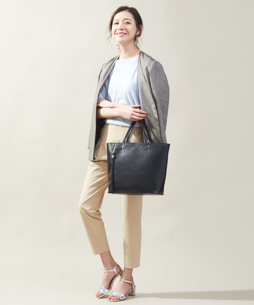 qualite（カリテ）の「2WAYストレッチタックパンツ（その他パンツ・レディース・ブラック/オフホワイト/サックスブルー/ベージュ/モカ/ライトグレー・40/38/36/34/32/42）」の8枚目の写真