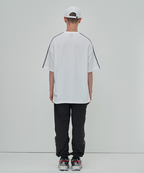 OY（オーワイ）の「リフレクライン半袖Tシャツ/カットソー（Tシャツ/カットソー・メンズ・ホワイト/ブラック/ライトイエロー・FREE）」の6枚目の写真