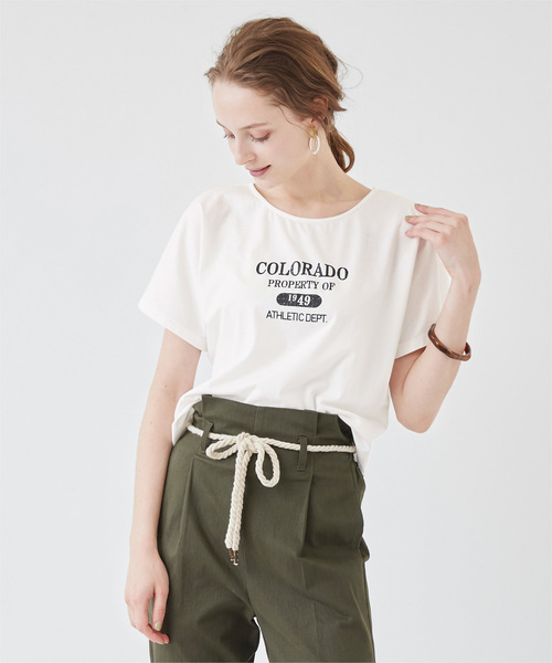 titivate(ティティベイト)の「ロゴプリントTシャツ(Tシャツ/カットソー・レディース・ライトベージュ/チャコール/オフホワイト/ライトカーキ・S/M)」の2枚目の写真