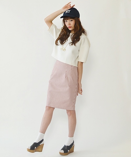 Khaju（カージュ）の「Khaju: クロップ5スリーブプルオーバー□（スウェット・レディース・オフホワイト/グレー・ONE SIZE）」の3枚目の写真