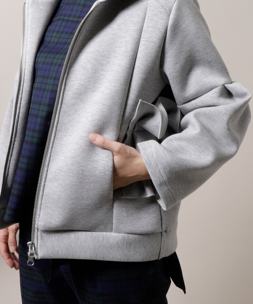 美品　Re.verofonna ヴェロフォンナ　バルーンパーカー　フリル Re.Verofonna（ヴェロフォンナ）の「ボンディングフリルパーカ
