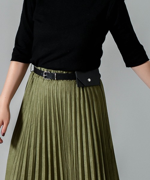 muure（ミュール）の「ウエストポーチベルト付きスエードタッチプリーツスカート（スカート・レディース・ブラック/ベージュ/カーキ/アイボリー・FREE）」の9枚目の写真