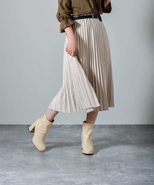 muure（ミュール）の「ウエストポーチベルト付きスエードタッチプリーツスカート（スカート・レディース・ブラック/ベージュ/カーキ/アイボリー・FREE）」の6枚目の写真