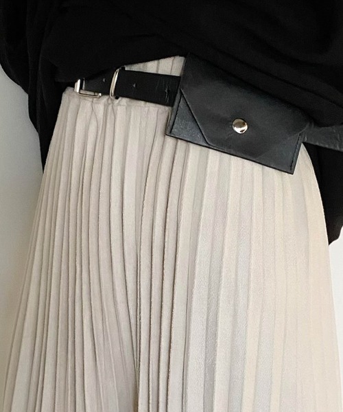 muure（ミュール）の「ウエストポーチベルト付きスエードタッチプリーツスカート（スカート・レディース・ブラック/ベージュ/カーキ/アイボリー・FREE）」の5枚目の写真