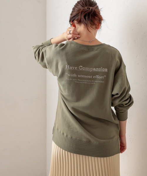 natural couture（ナチュラルクチュール）の「サイドスリットゆるっと裏毛プルオーバー（スウェット・レディース・グレー/カーキ/アイボリー/スミクロ・FREE）」の4枚目の写真