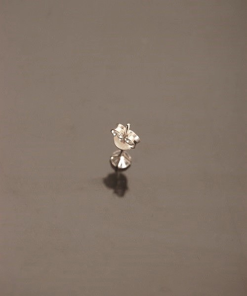 tone(トーン)の「Kare/【両耳用】 925 silver プロング ピアス(ピアス(両耳用)・レディース・シルバー・FREE)」の3枚目の写真