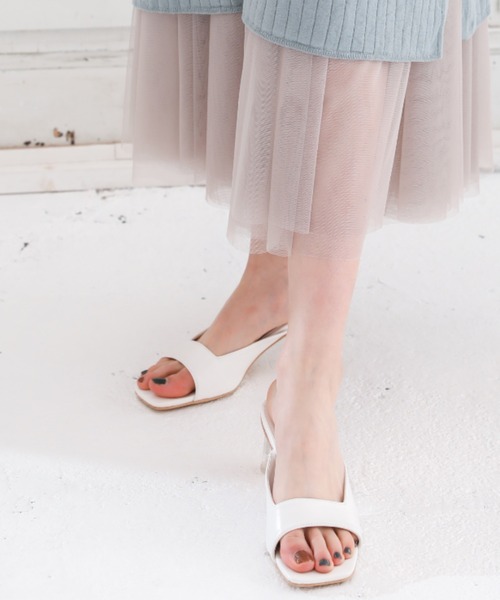 VIVIAN（ヴィヴィアン）の「スクエアトゥクリアヒールミュールサンダル（サンダル・レディース・ダークブラウン/ブラック/ホワイト・L/S/M/LL）」の4枚目の写真