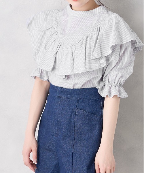 OLIVE des OLIVE(オリーブデオリーブ)の「ラッフルプチハイブラウス(シャツ/ブラウス・レディース・オフホワイト/アイボリー/ストライプ・FREE)」の3枚目の写真