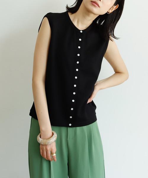 Birthday room（バースデイルーム）の「フロントボタンノースリーブカットソー（Tシャツ/カットソー・レディース・ブラック/レッド/イエロー/グリーン・FREE）」の2枚目の写真