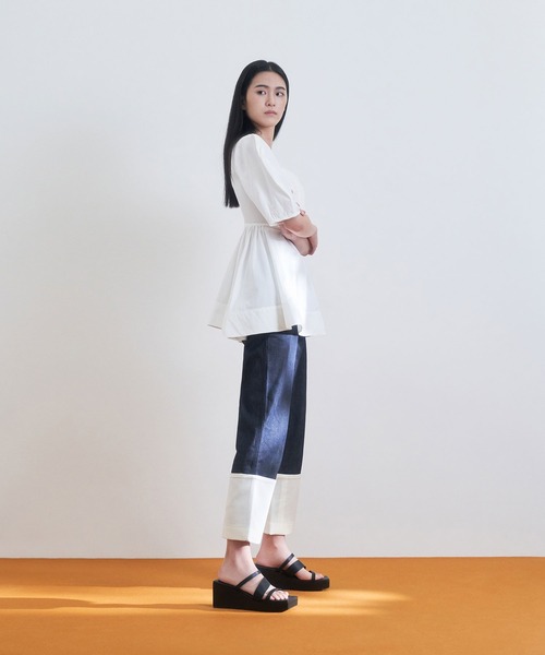 CHARLES & KEITH(チャールズ & キース)の「アシンメトリック プラットフォームウェッジ / Asymmetric Platform Wedges(サンダル・レディース・ホワイト/ブラック/ライトベージュ・22.5cm/23cm/23.5cm/24.5cm/25cm/25.5cm)」の11枚目の写真