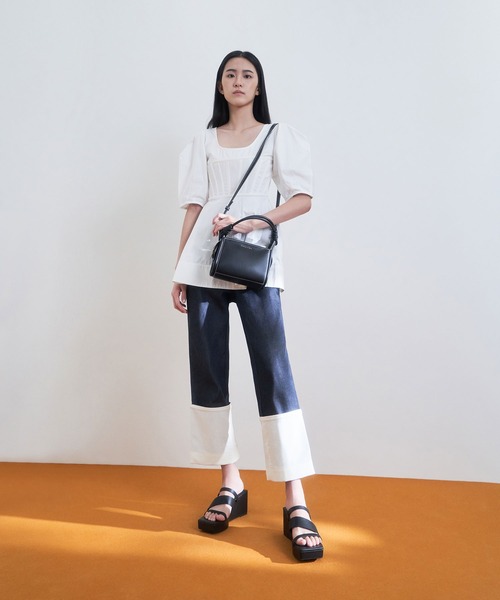 CHARLES & KEITH(チャールズ & キース)の「アシンメトリック プラットフォームウェッジ / Asymmetric Platform Wedges(サンダル・レディース・ホワイト/ブラック/ライトベージュ・22.5cm/23cm/23.5cm/24.5cm/25cm/25.5cm)」の5枚目の写真