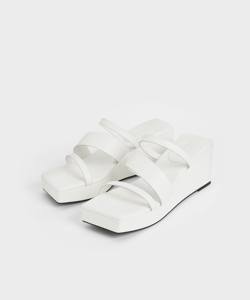 CHARLES & KEITH(チャールズ & キース)の「アシンメトリック プラットフォームウェッジ / Asymmetric Platform Wedges(サンダル・レディース・ホワイト/ブラック/ライトベージュ・22.5cm/23cm/23.5cm/24.5cm/25cm/25.5cm)」の10枚目の写真