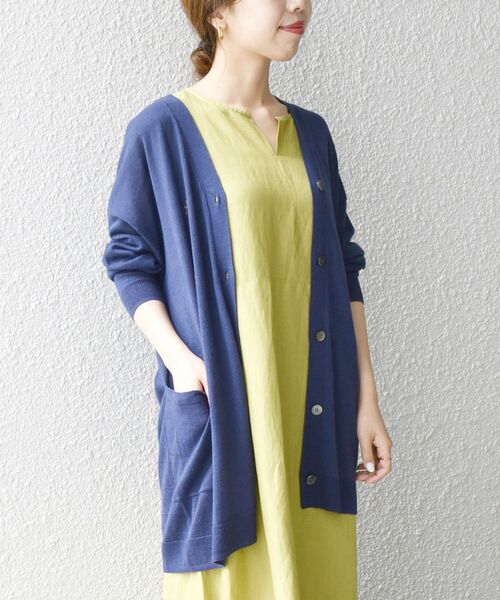 SHIPS any（シップス エニィ）の「SHIPS any: リネン ミックス Vネック カーディガン〈抗菌防臭〉◇（カーディガン/ボレロ・レディース・ナチュラル/ブラウン/ピンク/ネイビー・ONE SIZE）」の4枚目の写真