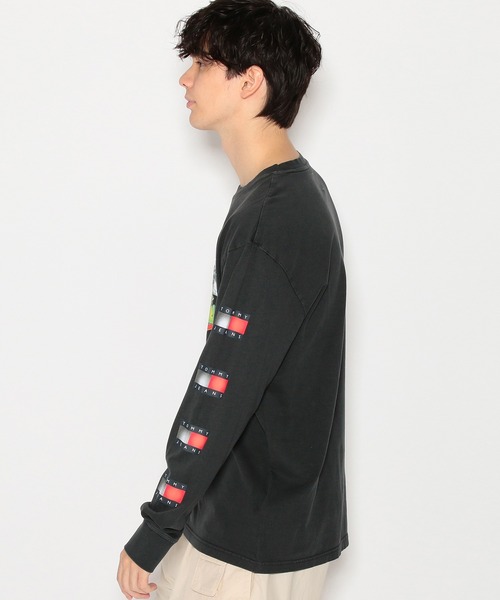tommy jeans（トミー ジーンズ）の「A Blast from the Past Capsule SPACE JAM Long Sleeve T-shirt（Tシャツ/カットソー・メンズ・ブラック・SMALL/MEDIUM/LARGE/X-LARGE/X-SMALL）」の4枚目の写真