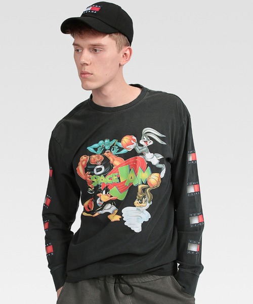 tommy jeans（トミー ジーンズ）の「A Blast from the Past Capsule SPACE JAM Long Sleeve T-shirt（Tシャツ/カットソー・メンズ・ブラック・SMALL/MEDIUM/LARGE/X-LARGE/X-SMALL）」の9枚目の写真