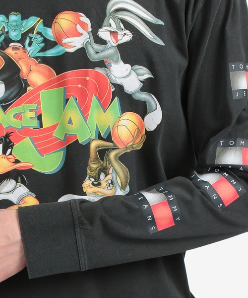 tommy jeans（トミー ジーンズ）の「A Blast from the Past Capsule SPACE JAM Long Sleeve T-shirt（Tシャツ/カットソー・メンズ・ブラック・SMALL/MEDIUM/LARGE/X-LARGE/X-SMALL）」の12枚目の写真