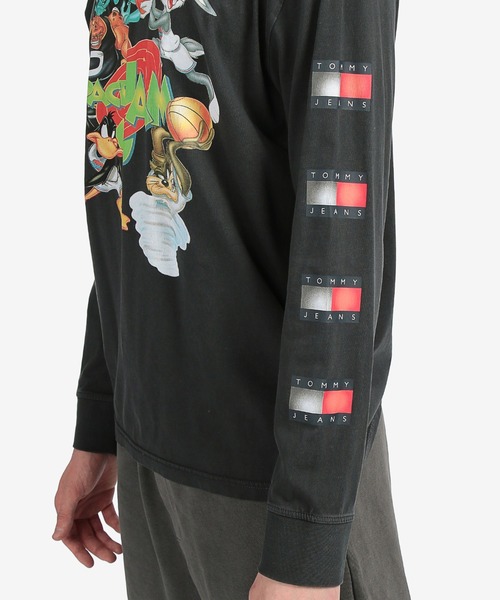 tommy jeans（トミー ジーンズ）の「A Blast from the Past Capsule SPACE JAM Long Sleeve T-shirt（Tシャツ/カットソー・メンズ・ブラック・SMALL/MEDIUM/LARGE/X-LARGE/X-SMALL）」の14枚目の写真