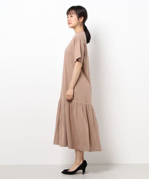 Fashion Letter(ファッションレター)の「裾ティアード半袖ワンピース 大きいサイズ(ワンピース・レディース・ブラック/モカ/チャコールグレー・M-L/L-XL/4L/LL/M)」の14枚目の写真
