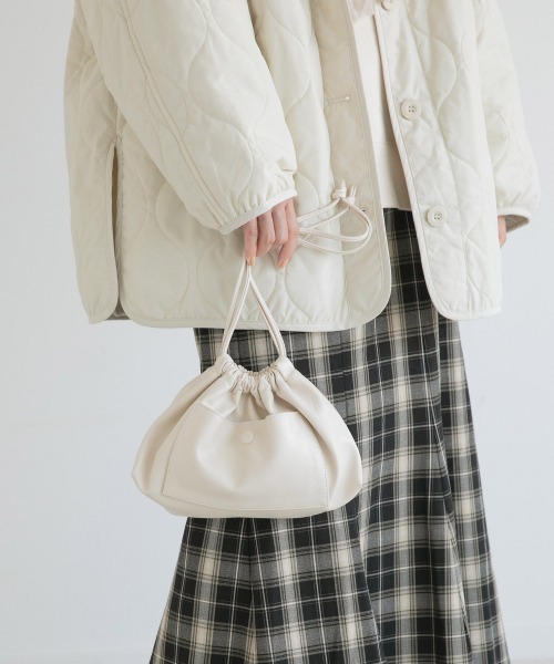 LOWRYS FARM（ローリーズファーム）の「２ＷＡＹキンチャクバッグ　958537（ショルダーバッグ・レディース・アイボリー/ブラック/ホワイト系その他/ブラック系その他・FREE）」の3枚目の写真