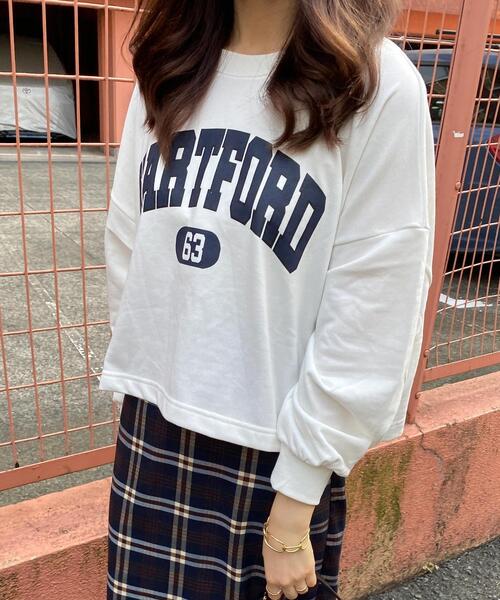 INGNI(イング)の「カレッジロゴミニスウェットショート丈プルオーバー(Tシャツ/カットソー・レディース・ダークブラウン/グレー/グリーン/スミクロ/オフホワイト/グリーン系/グレー系その他2/ブラウン系その他6/ホワイト系その他/ブラック系その他・M)」の3枚目の写真