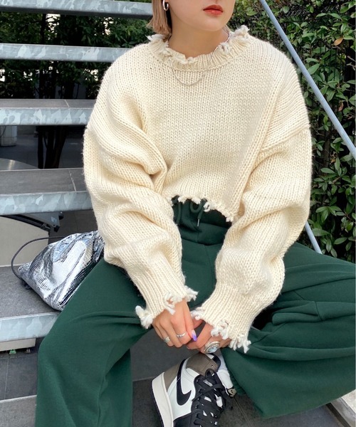 WHO'S WHO gallery（フーズフーギャラリー）の「ロービングダメージプルオーバー（ニット/セーター・レディース・ブラック/ダークグリーン/レッド/オフホワイト/ラベンダー・FREE）」の2枚目の写真