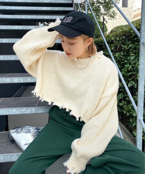 WHO'S WHO gallery（フーズフーギャラリー）の「ロービングダメージプルオーバー（ニット/セーター・レディース・ブラック/ダークグリーン/レッド/オフホワイト/ラベンダー・FREE）」の6枚目の写真